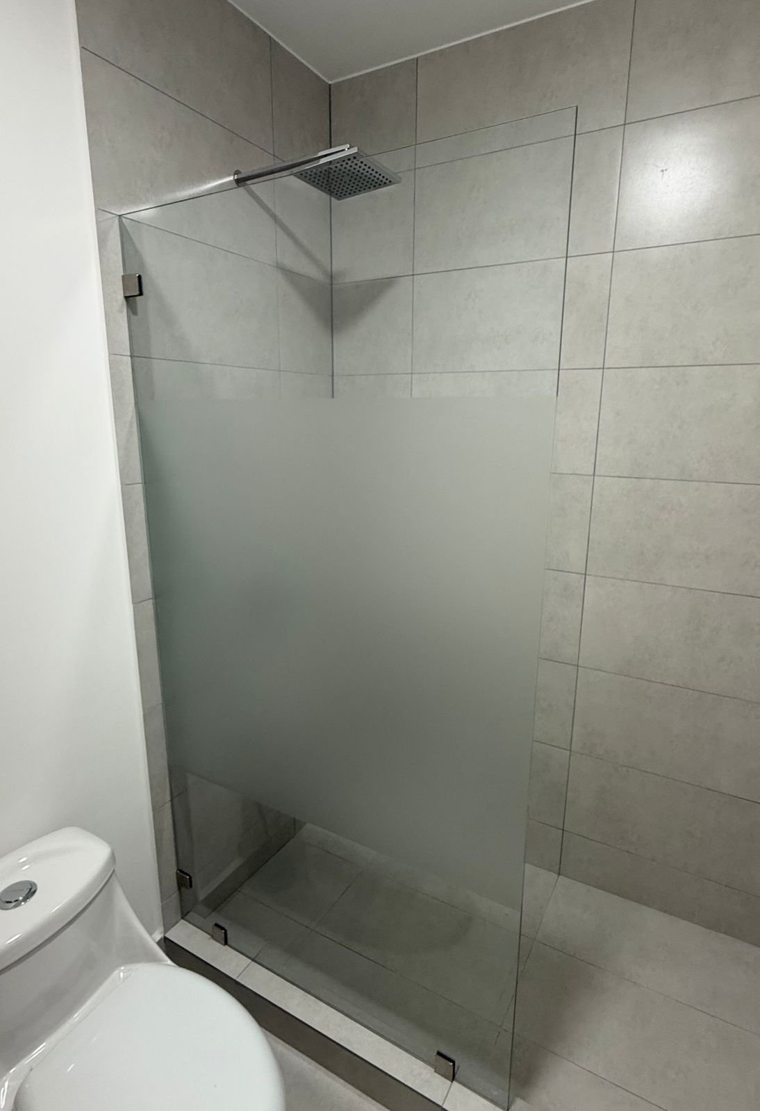 Ducha de baño con vidrio sin marco